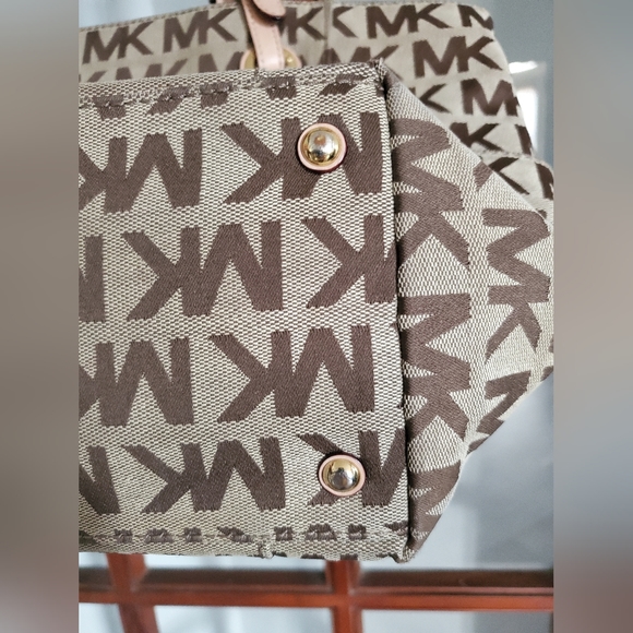 Michael Kors Monogram Shoulder Tote - Picture 8 of 9